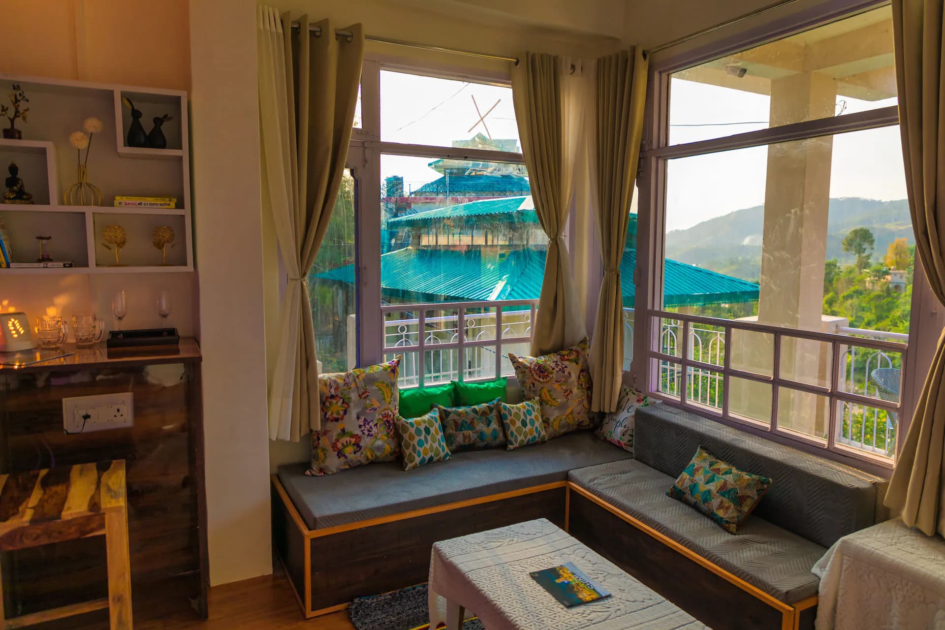 Garden View 1Bhk Cozy Seating Window