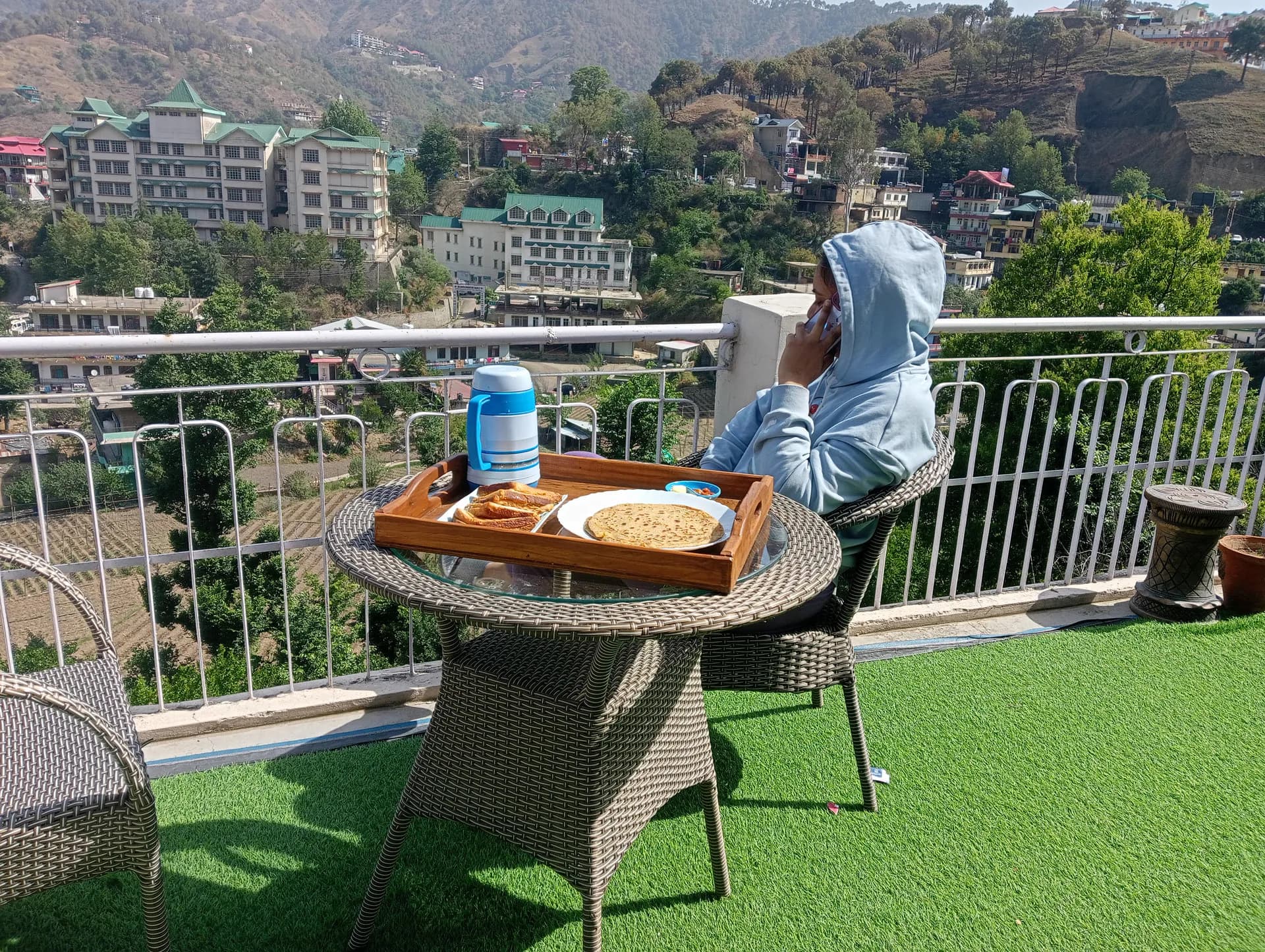 Guest Dining Mountain View Kandaghat 4